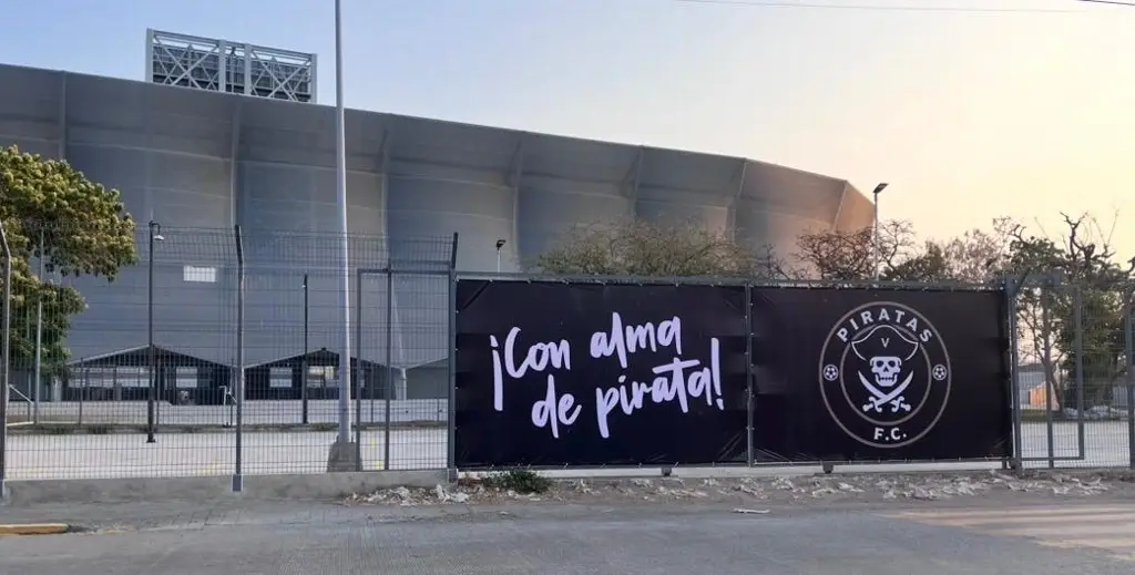 Imagen El “Pirata Fuente” se viste de negro y blanco de los Piratas FC