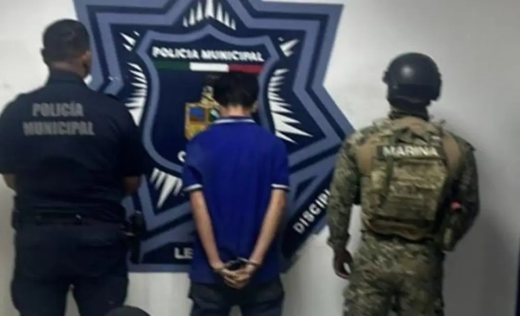 Imagen Madre ayuda a hijo detenido para que huya (+Video)