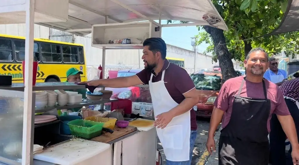Imagen Taqueros mantienen sus precios a pesar del alza a su materia prima como lo es la tortilla