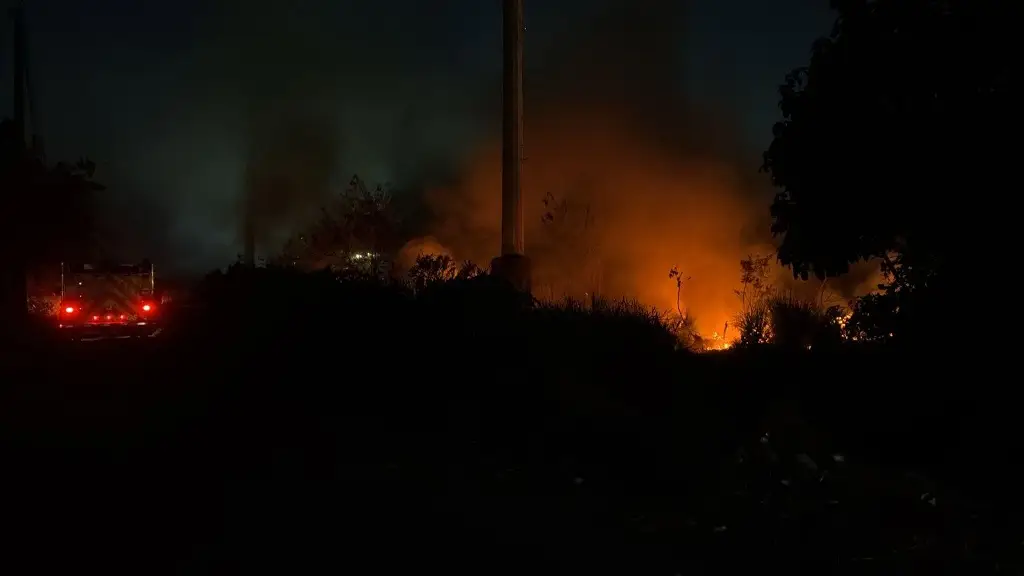Imagen Se registra quema de pastizal cerca de fraccionamiento de Boca del Río 
