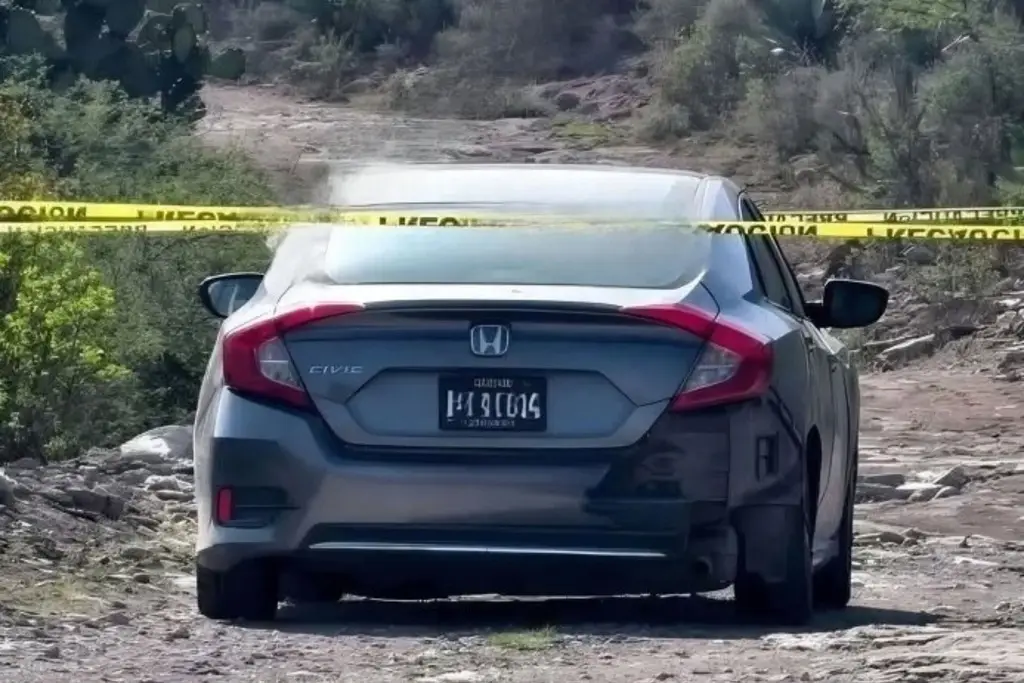 Imagen Identifican a comerciante hallado sin vida al interior de un carro en carretera de Veracruz