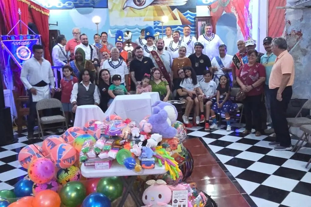 Imagen Masones de Veracruz recaudan juguetes para los niños de AMANC 