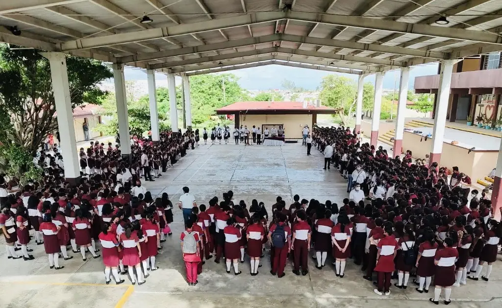 Imagen Mensaje y foto de alumno con arma de fuego causa alarma en secundaria al sur de Veracruz