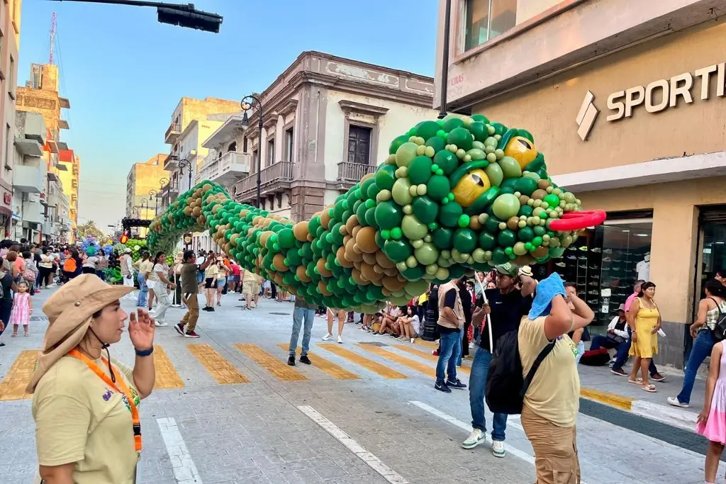 Imagen Realizan desfile de globoflexia en Veracruz 