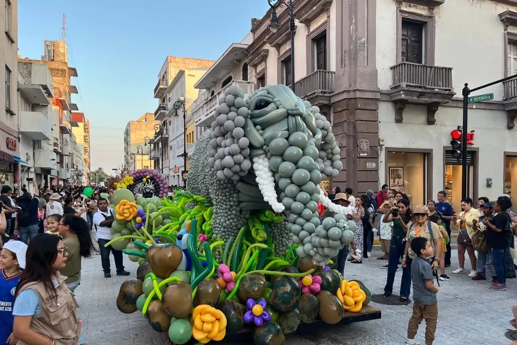 Imagen Hasta 9 mil globos utilizan para un elefante de globoflexia en Veracruz