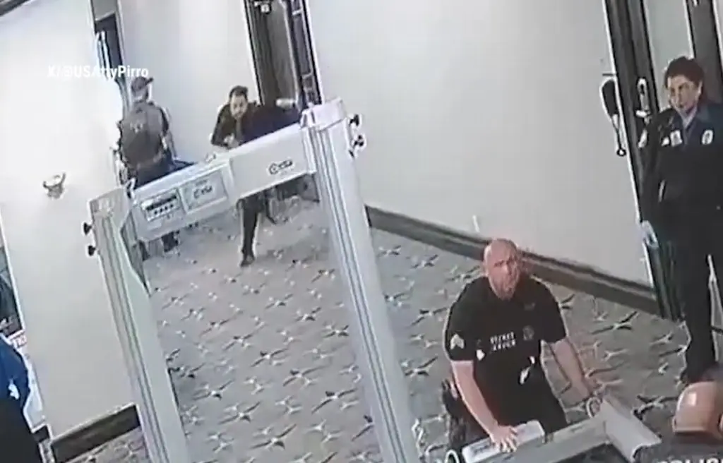 Imagen Un perro 'sí se percató' del ingreso de Cole Allen a cena de corresponsales para disparar a Trump (+Video)
