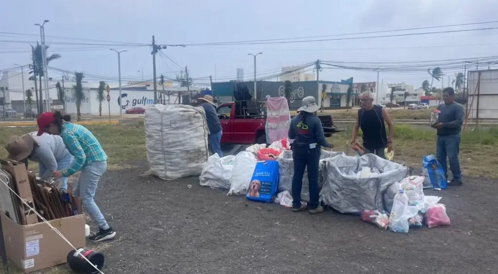 Imagen Llueva, truene, o relampaguee, seguimos reciclando y ayudando: Mariana Latapí