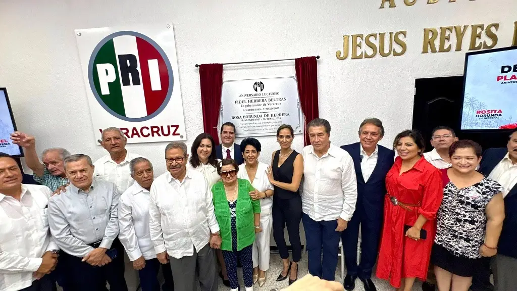 Imagen PRI realiza develación de placa conmemorativa a Fidel Herrera y Rosa Borunda 