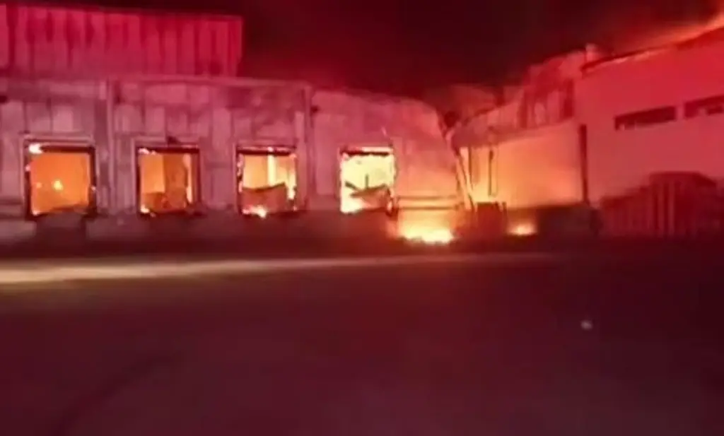 Imagen Incendio consume fábrica de Bachoco en Jalisco
