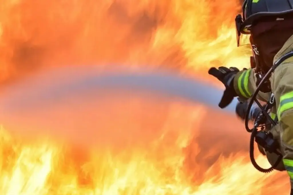 Imagen Otro incendio en Veracruz; señalan que fue provocado por persona sin hogar