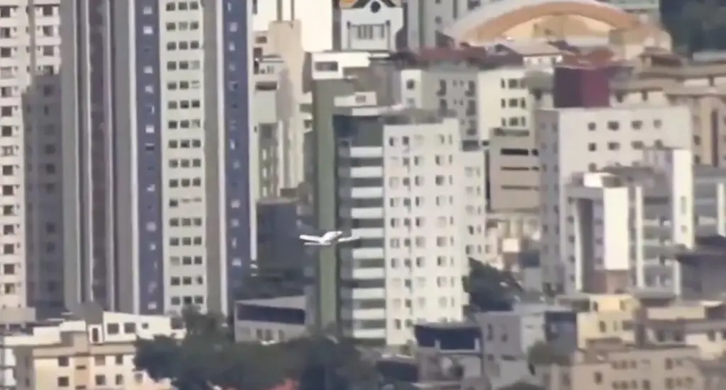 Imagen Avioneta se estrella contra edificio en Brasil y deja varios muertos