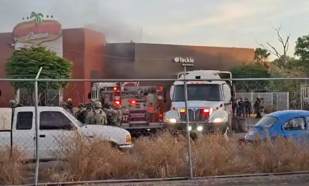 Imagen Un muerto y varios lesionados por incendio intencional en casino de Culiacán 