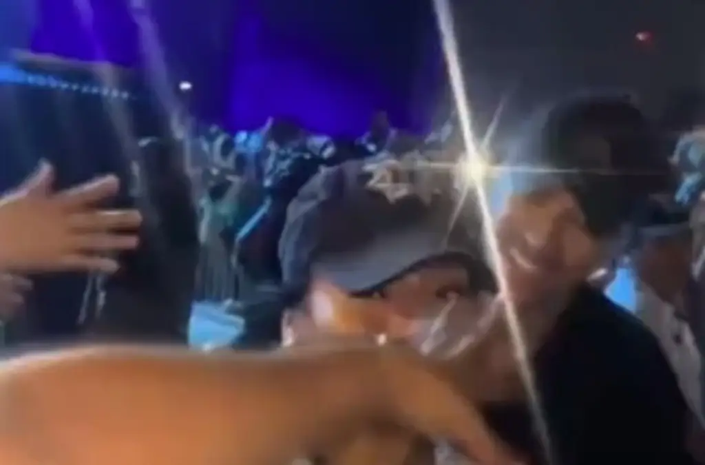Imagen Cadete de la policía se viraliza por su reacción al recibir beso de Enrique Iglesias (+Video)