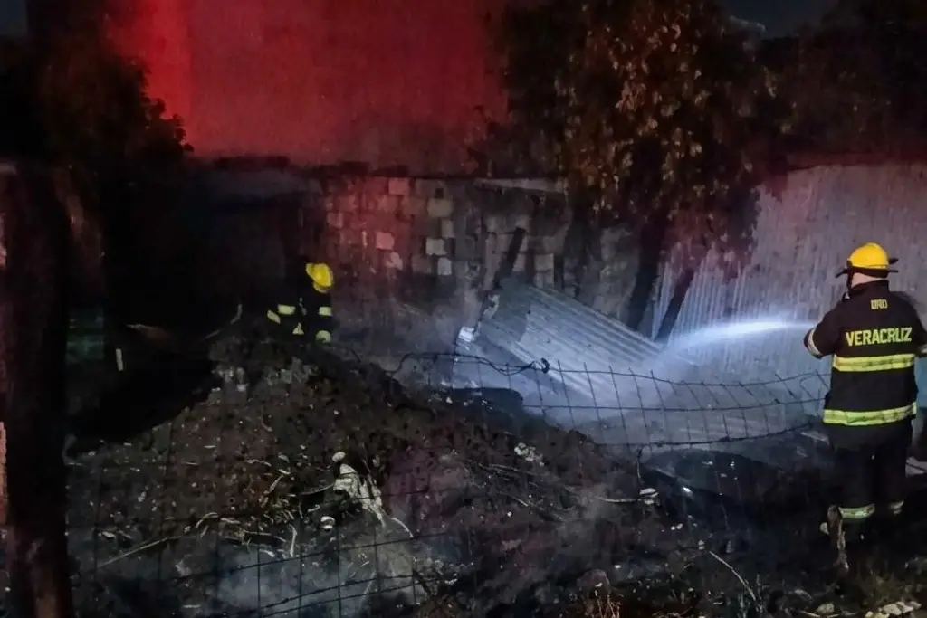 Imagen Otra vez, 2 incendios la noche de este martes sofocados por Bomberos de Veracruz