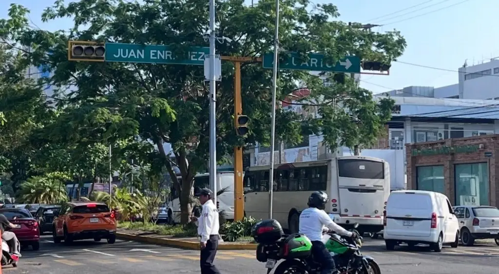 Imagen Continúan sin funcionar semáforos en el centro de Veracruz
