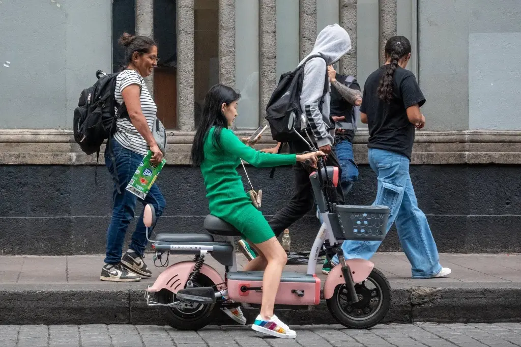 Imagen Emplacarán motorizados eléctricos como scooters y bicicletas en CDMX