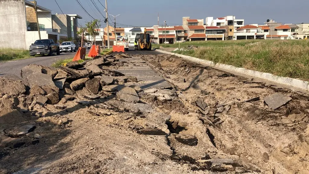 Imagen Inician trabajos de reparación de mega socavón en Boca del Río