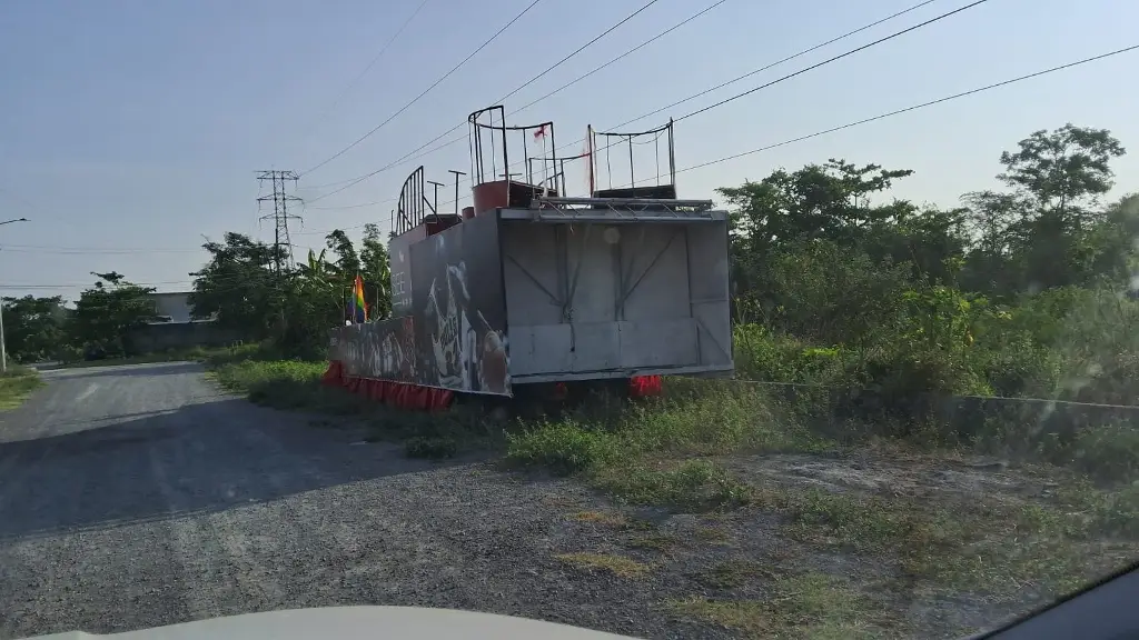 Imagen Estorban carros alegóricos en carretera Veracruz-Medellín, reportan vecinos