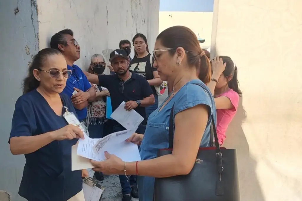 Imagen Donadores de sangre se quejan por esperar bajo los rayos del sol en el IMSS de Cuauhtémoc 