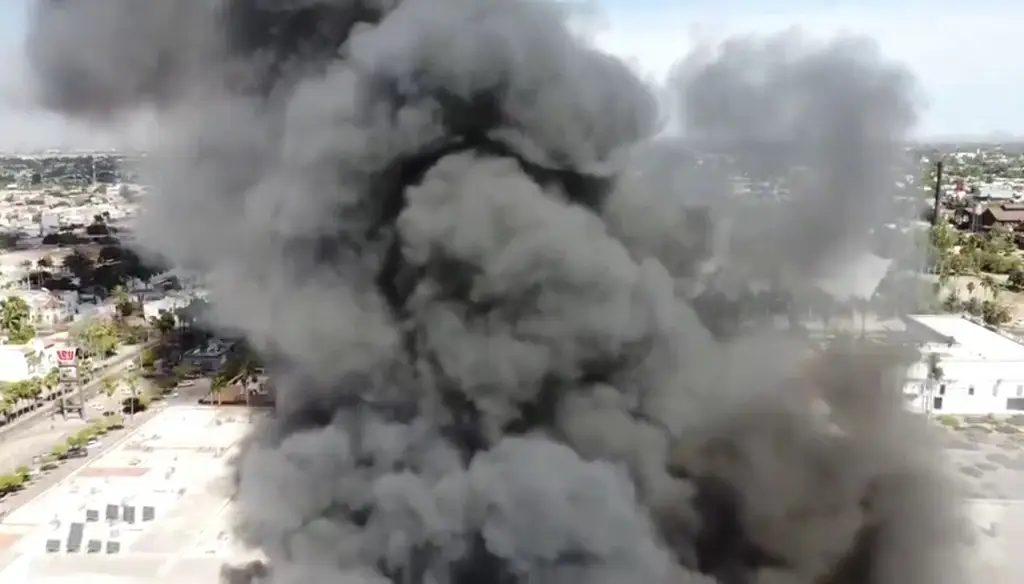 Imagen Suben a seis los muertos por incendio en centro comercial de Los Mochis