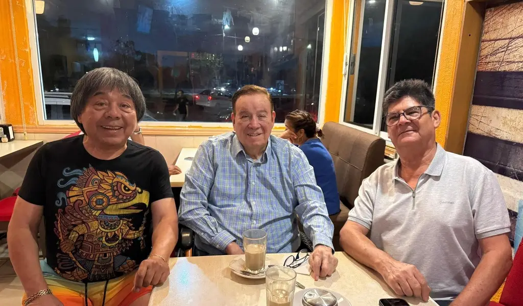 Imagen Tres leyendas de la música tropical en un café de Veracruz ¡algo traman!