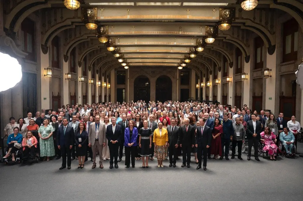 Imagen ¿Qué temas abordaron diputados y senadores de Morena con Sheinbaum en Palacio Nacional? 