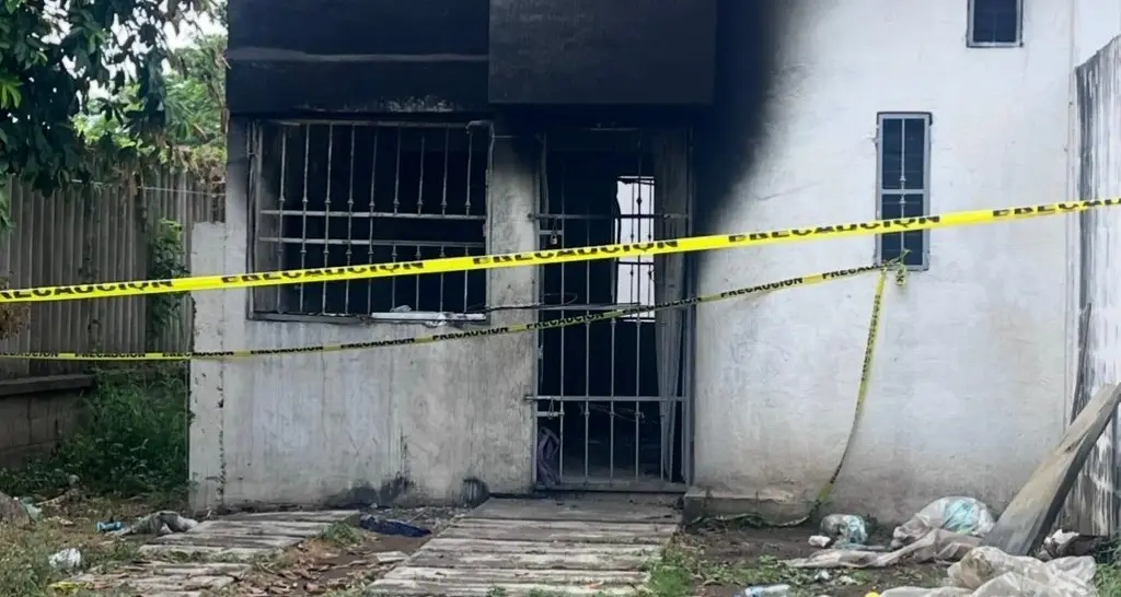 Imagen Intentan saquear casa quemada donde murió joven en Bosques de Tarimoya