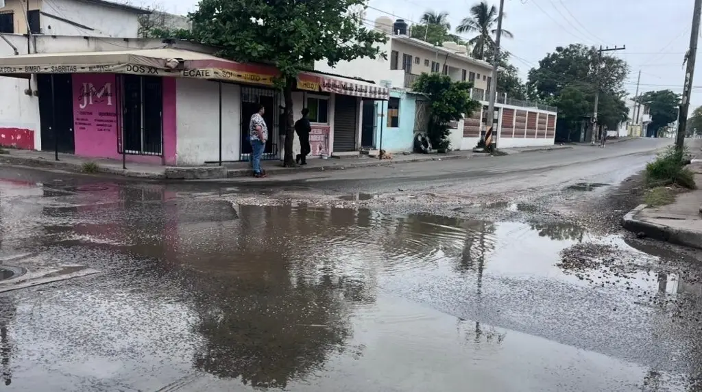 Imagen Mega bache en calles de Lomas del Vergel Veracruz 