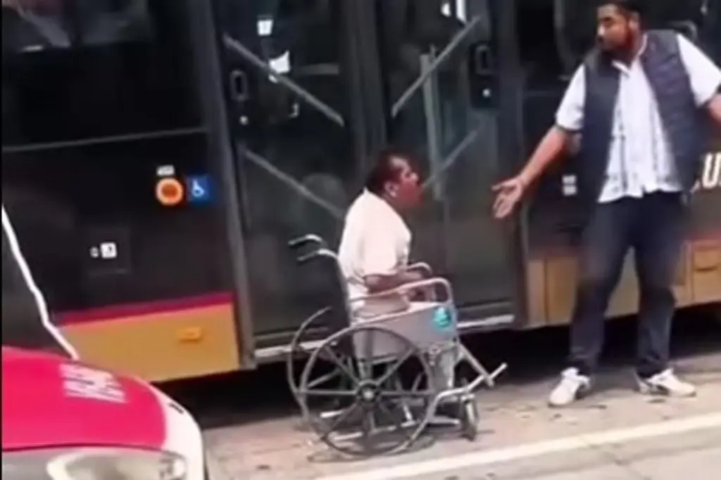 Imagen Le negaron que subiera al Ulúa porque iba en silla de ruedas ¿Qué pasó con el conductor? 