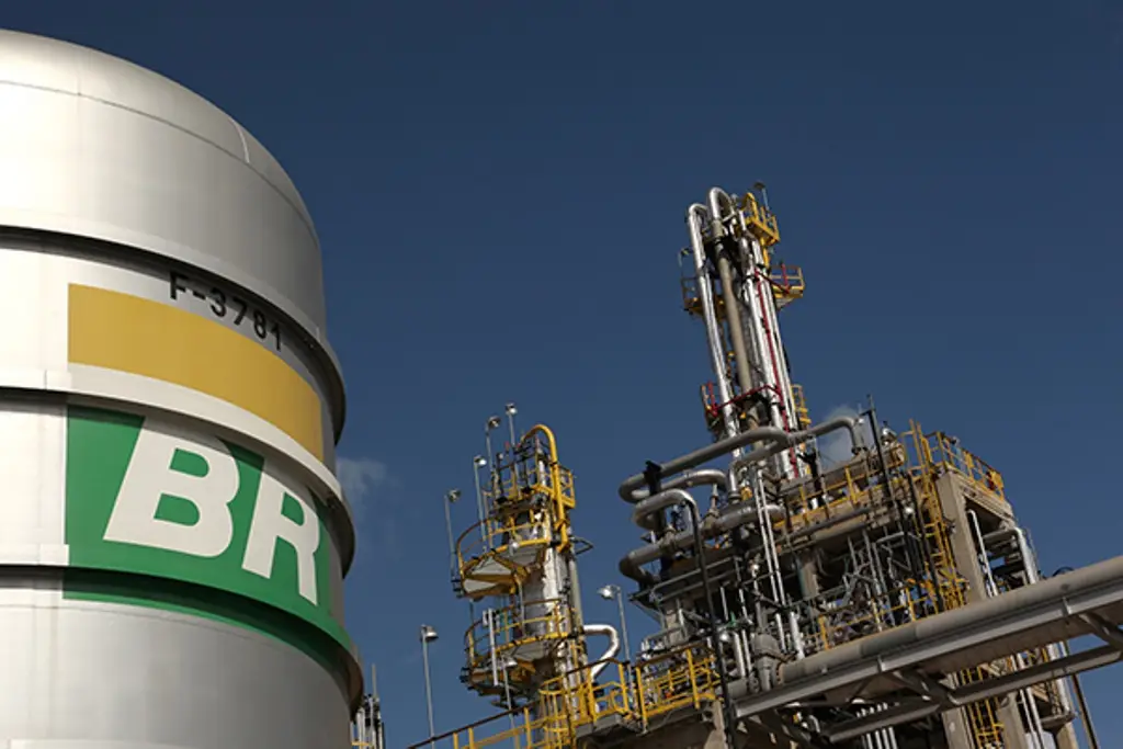 Imagen Petrolera brasileña Petrobras podría invertir en operaciones en México y Venezuela 