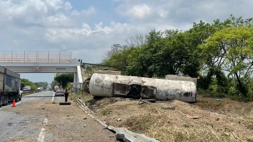 Imagen Se registra cierre parcial de circulación en carretera de Veracruz; conoce a qué altura 