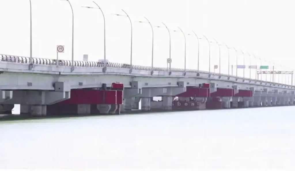 Imagen Reportan hundimientos en puente Nichupté en Cancún a 11 días de su inaguración; SICT responde