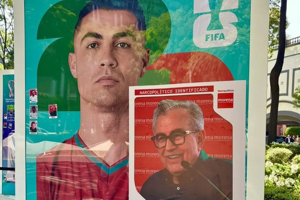 Imagen Colocan estampa de Rubén Rocha Moya 'junto' a Cristiano Ronaldo durante exposición en CDMX 