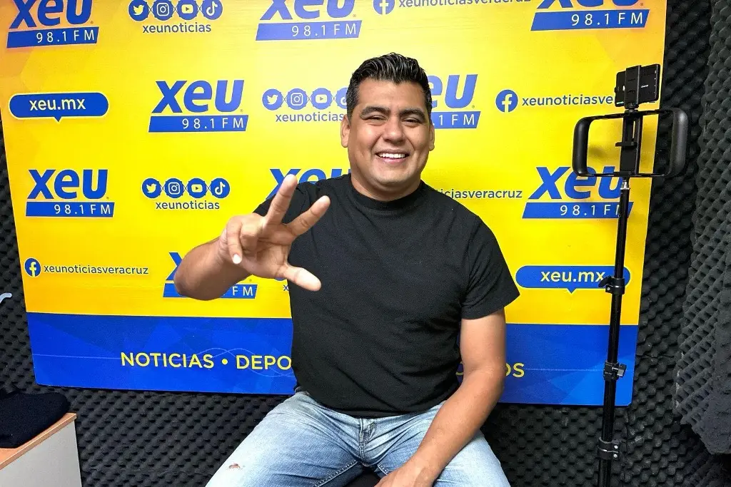Imagen Axel: maestro en Veracruz, papá 24/7 e influencer que inspira