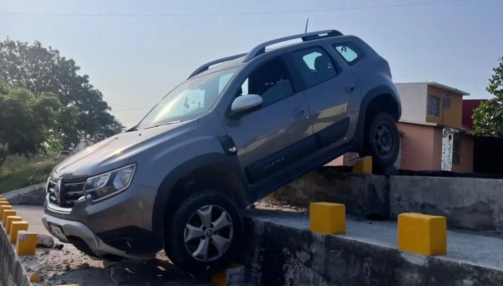 Imagen Conductor abandona su vehículo tras accidente en Río Medio Veracruz