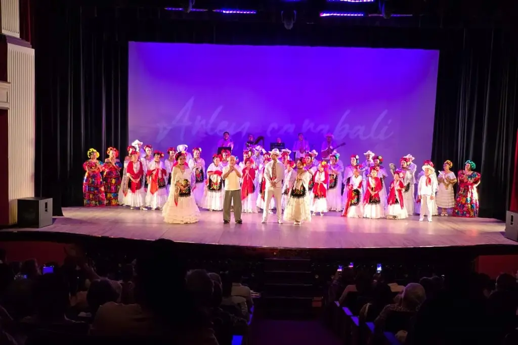 Imagen ¡Noche de gala! Así festejó sus 39 años el Ballet Folklórico de Orizaba