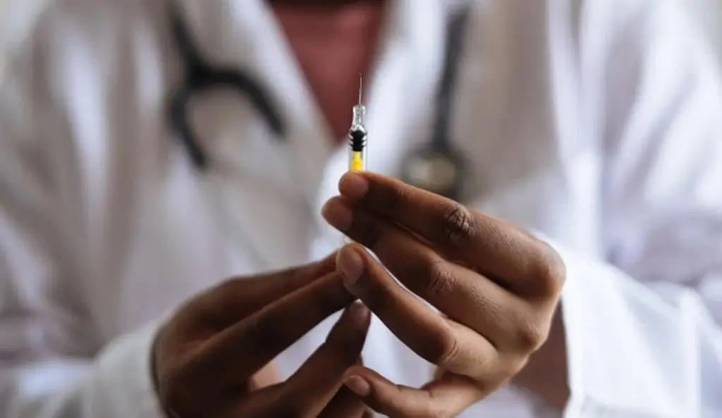 Imagen OMS da posible fecha para nueva vacuna contra el ébola que ha matado 130 personas en África