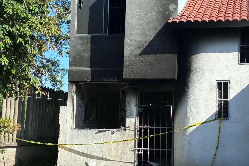 Imagen Saquean casa quemada en Bosques de Tarimoya