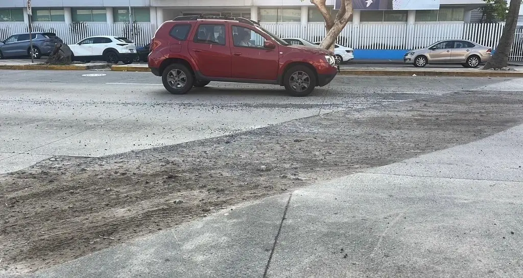 Imagen Reportan una zanja en la avenida Díaz Mirón 