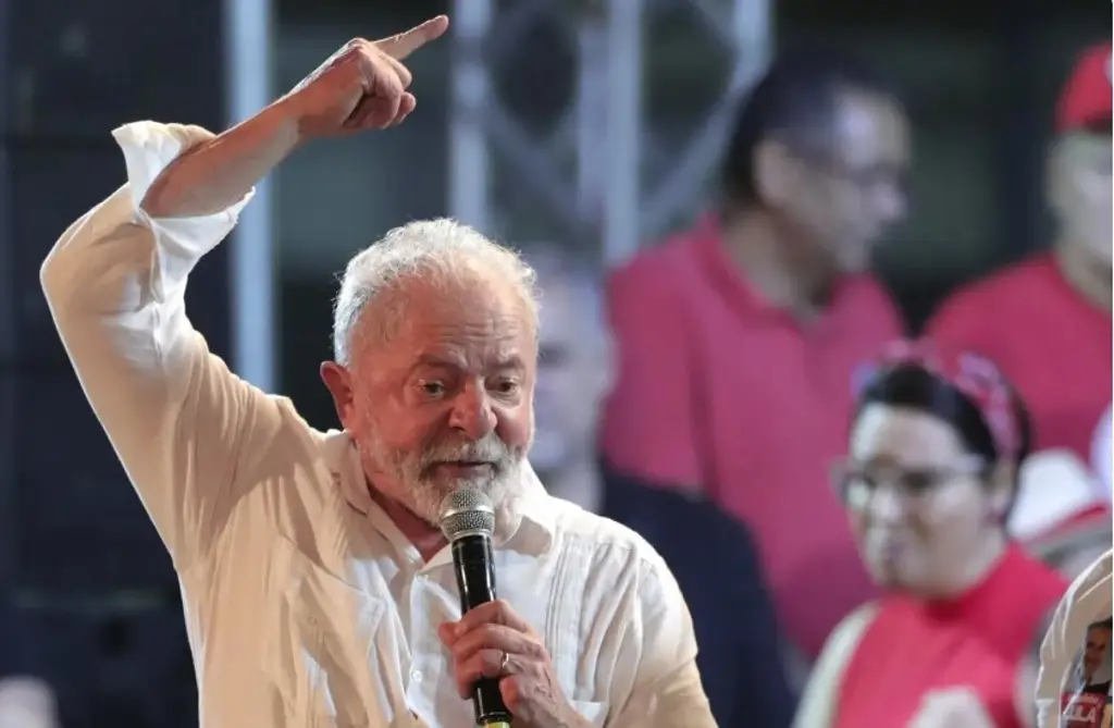 Imagen El presidente de Brasil Lula da Silva inicia radioterapia por cáncer