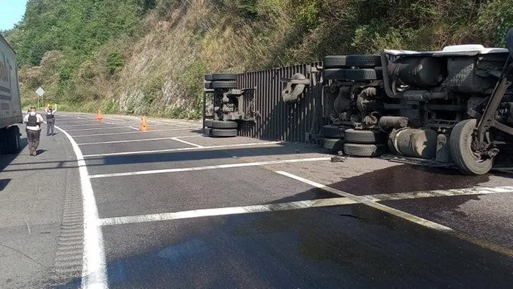 Imagen Hay cierre por accidente en esta carretera de Veracruz. Precaución