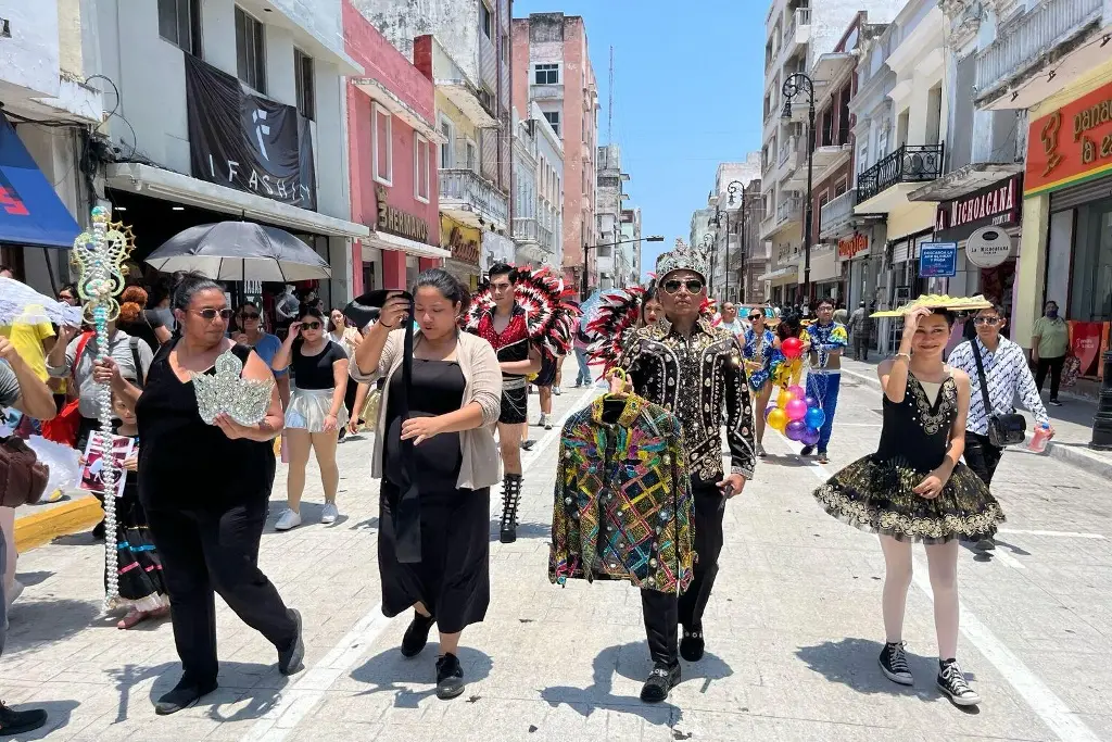 Imagen Con rumbata despiden a princeso que fue coronado por Yuri en el Carnaval de Veracruz