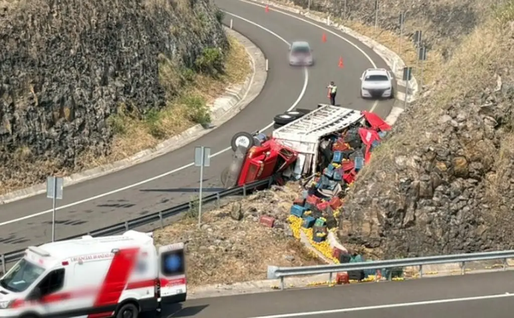 Imagen Tome precaución; hay cierre parcial de circulación en carretera de Veracruz 