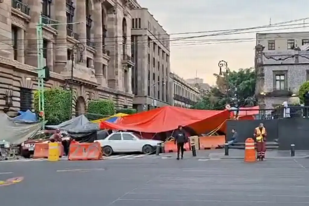 Imagen CNTE sale de Segob sin acuerdos; amenaza con radicalizar protestas