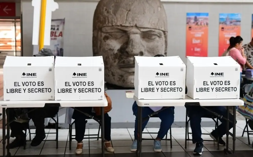 Imagen Monreal insiste en que reforma busca frenar intervención extranjera en elecciones