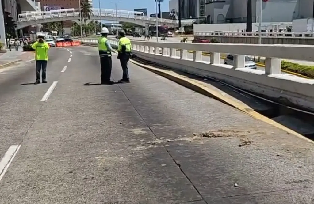 Imagen Por hundimiento, habrá cierre vial varios días en Boca del Río a la altura de centro comercial