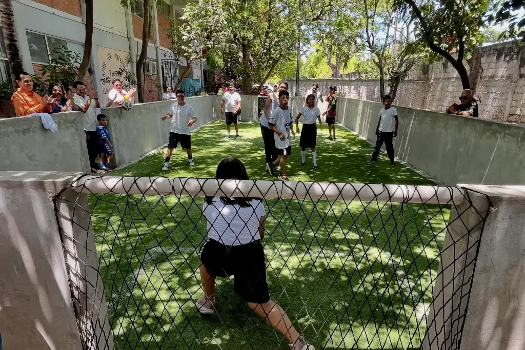 Imagen Estrenan cancha y ya alistan su Mundialito; beneficiará a más de 100 niños en Veracruz