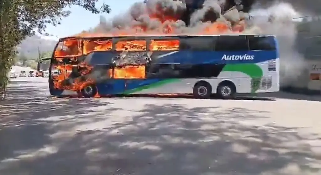 Imagen Reportan bloqueos y quema de autos en Zitácuaro