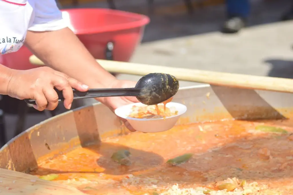 Imagen Realizan el Arroz a la Tumbada más grande del mundo 
