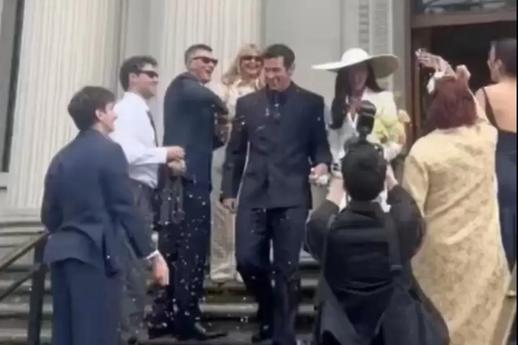 Imagen Se casan Dua Lipa y Callum Turner. Revelan qué hizo el actor al verla